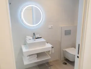 1st Floor, 2 Bedrooms, 2 Bathrooms - Image 4