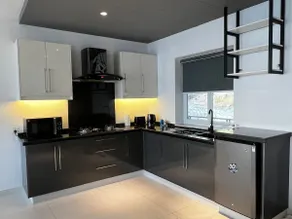 2 Bed Serviced Apartment with Free Parking - Image 2