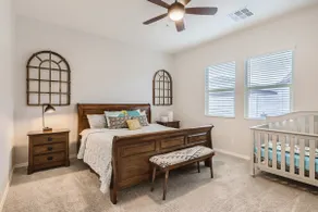 Lux Living/100% Solar/Modern - Image 5