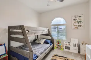 Lux Living/100% Solar/Modern - Image 4