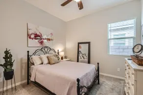 Lux Living/100% Solar/Modern - Image 2