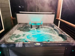 Water's Edge: Creek front, Hot Tub, Wifi - Image 2