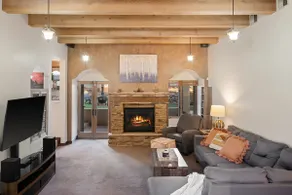 Centrally located, fireplaces, Pets OK, Quiet - Image 2