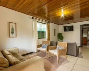 Tikita family house in La Fortuna downtown - Image 4