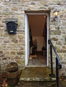 Cosy 2-Bedroom Cottage With Breathtaking Views - Image 4