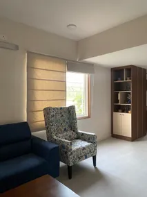 Furnished 4 bed room Row House and free parking - Image 2