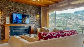 Luxury 2-Bed Apartment with majestic valley view - Image 3