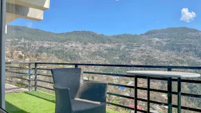 Luxury 2-Bed Apartment with majestic valley view - Image 5