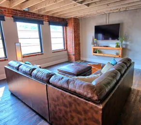 The Travelers Suite/Feathered Nest Downtown - Image 2