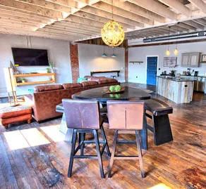 The Travelers Suite/Feathered Nest Downtown - Image 4