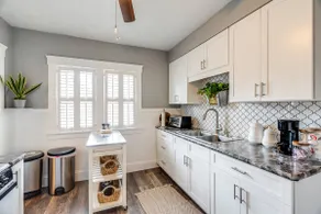 Charming 2-Bedroom Historic Apt Near Zoo & Dtwn - Image 3