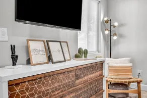 Detached Studio in Walkable Melrose - Image 3