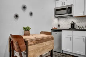 Detached Studio in Walkable Melrose - Image 4