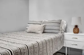Detached Studio in Walkable Melrose - Image 5
