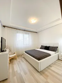 Luxury Apartment with Private Parking - Image 4