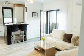 Luxury Apartment with Private Parking - Image 5