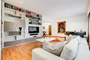 Exclusive Apartment in Eur Lake - Image 3