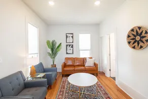 * 5 min walk to Downtown/Victorian House* - Image 2
