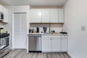 Lovely 1BR Private Downtown Hub - 10 - Image 3