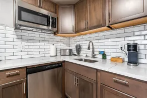 New Remodeled Private 1BR Downtown - 4 - Image 3