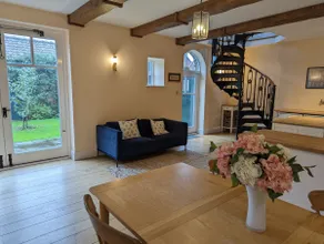 Lovely 1 bed Annex with large open-plan kitchen - Image 2