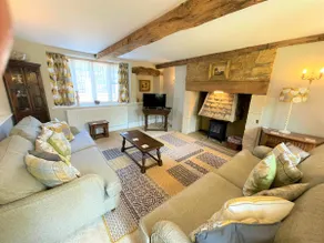 Cosy Cottage in Bourton-on-the-Water + parking - Image 3