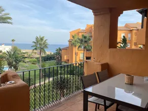 Beautiful beachfront apartment - Image 2
