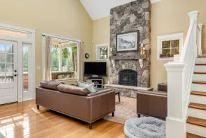 Beautiful Lakehouse w/ Hot Tub and Private Beach - Image 4