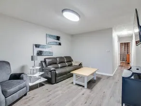 Cheerful 3 bedroom home, updated, fenced yard - Image 4