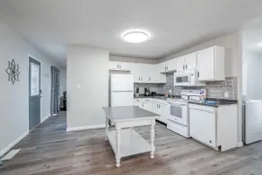 Cheerful 3 bedroom home, updated, fenced yard - Image 2