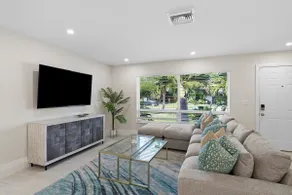 3BR near FAU • 1 Mil to beach • Close to Downtown - Image 2