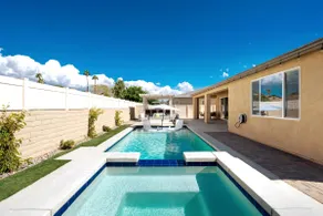Indio Spacious Entertaining Hideaway Pool Hot Tub - Image 5