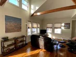 Sunny, new, spacious 2-BR condo, with parking - Image 3