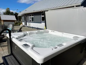 Olympic Mountain View Cottage Hot Tub & EV Charger - Image 4