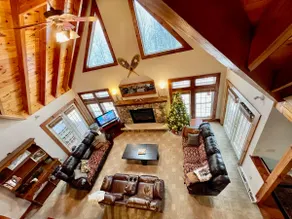 Entire Chalet! Hot Tub! Vaulted Timber Ceiling! AC - Image 4