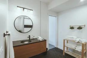 NYC Loft Inspired •12 mins to WEM •Vintage arcade - Image 5