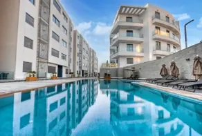 Cosy central beach home swimming pool - Image 2