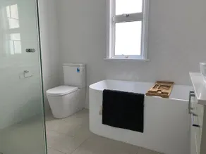 Entire stylish home, close to Grammar. - Image 4