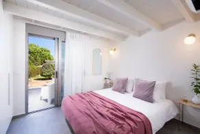 Theros Residence | 2-Bedroom & Garden | 300m Beach - Image 2