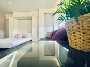 Apt 12 Luxury Living Chic Studio Steps from Beach - Image 2