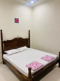Leisure Airbnbs - luxury apartments - Image 5
