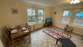Peebles Cardona Cozy 2 x bedroom Apartment - Image 4