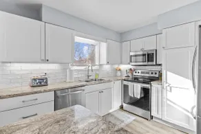 Lovely 2-Bedroom Condo, Close to Burlington/Airport! - Image 5