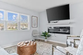 Lovely 2-Bedroom Condo, Close to Burlington/Airport! - Image 2