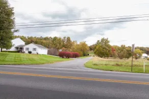 Guesthouse in Amish Country- King Bed + Toy Room - Image 2