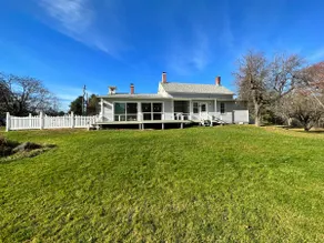 Rocky Branch Retreat on 33 acres with fenced yard, fireplaces & deck - Image 2