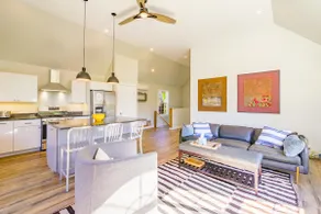 Stylish Open-Plan Loft · Fireplace · 2 Bedrooms - Image 3