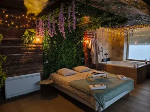The LOVE ROOM Amazon Experience - Image 3