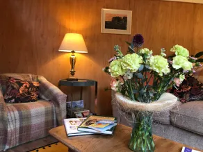 Cosy cabin for 2 with electric charging point - Image 2