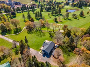 River & Golf Mountain Retreat - Image 2